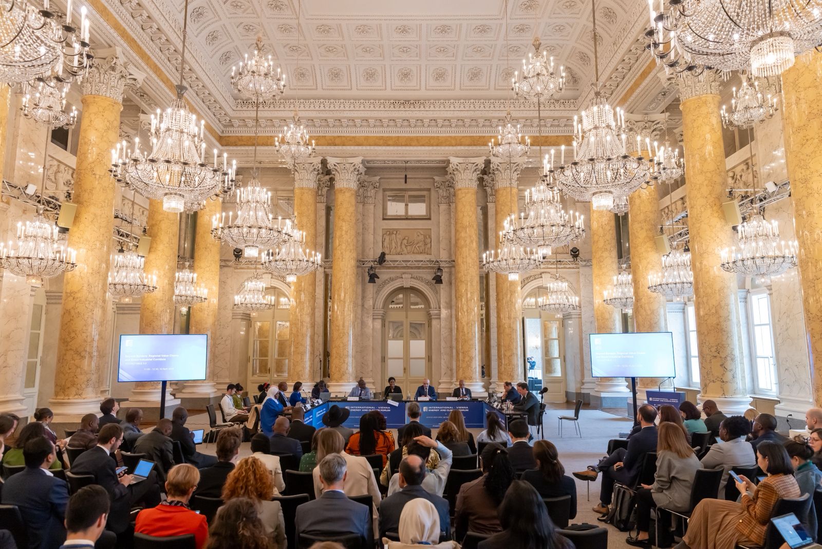 Aserbaidschans Potenzial im Bereich grüner Energie wurde  in Österreich vorgestellt Xeber basligi